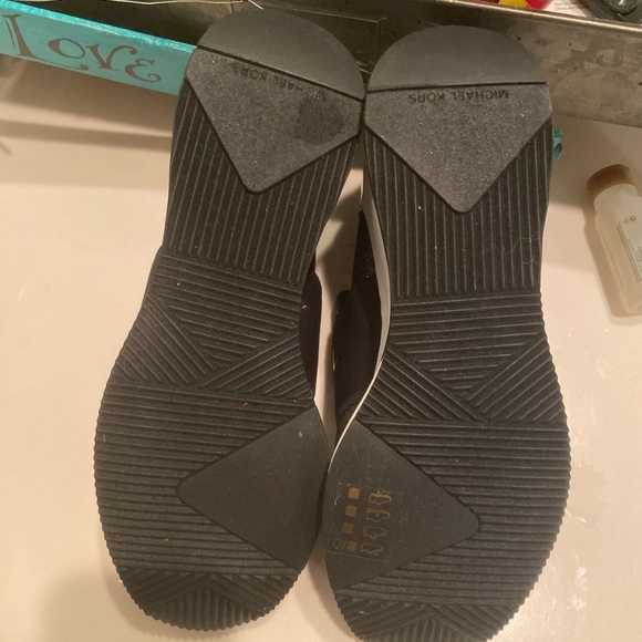 NWOT Michael Kors Black and Gold Heeled Shoes - Picture 4 of 4